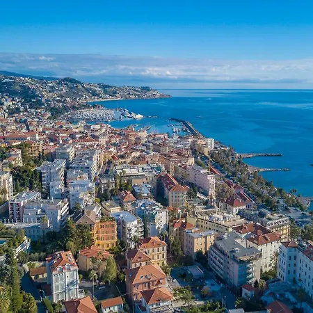 Giannina Few Meters From Theater Ariston - Happy San Remo